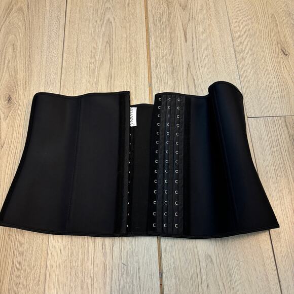 Yianna Black Corset Bustier Coquette Goth Womens - Picture 4 of 7